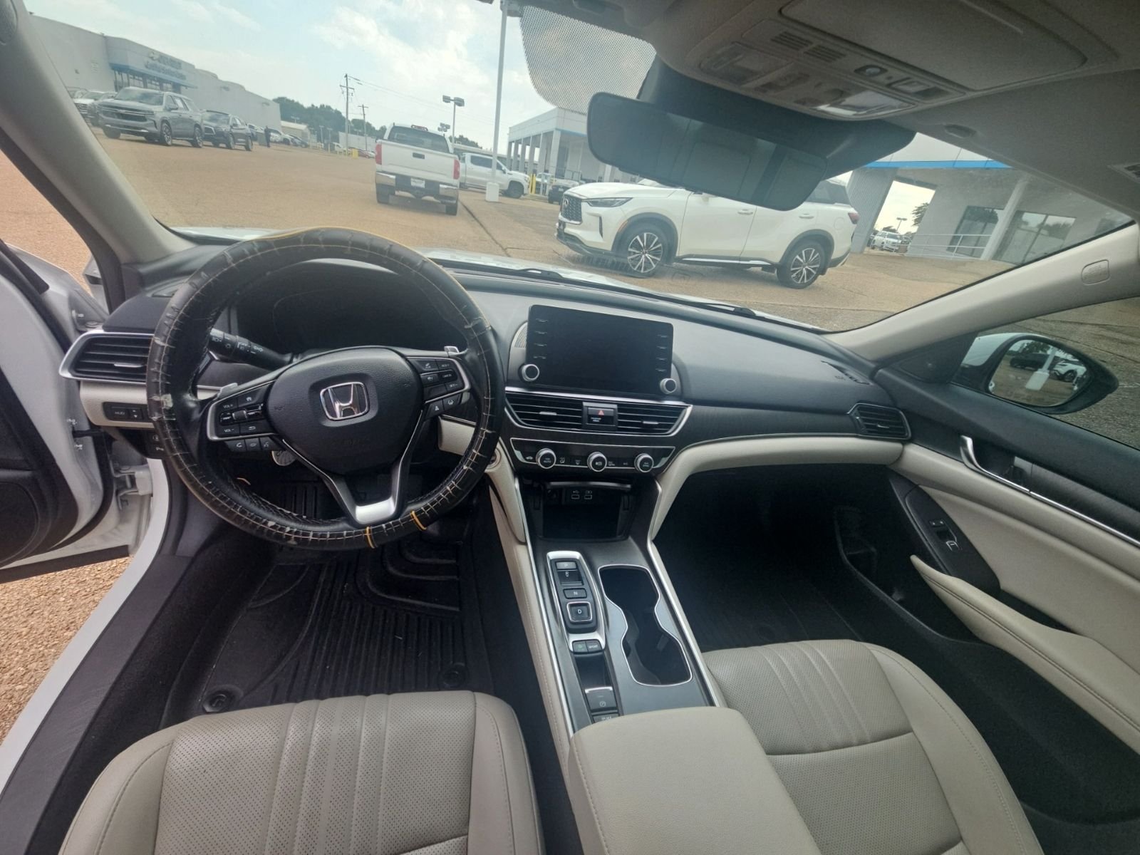 Used 2022 White Honda Touring 2.0T image 5