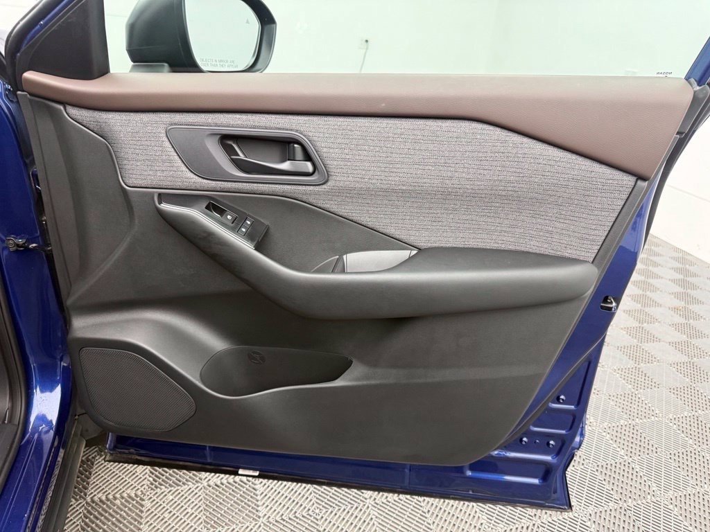 Used 2023 Blue Nissan S image 36
