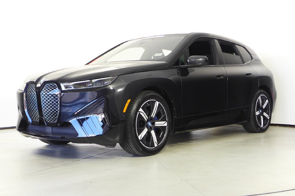 Certified Used 2023 Black Sapphire Metallic BMW M60 image 2