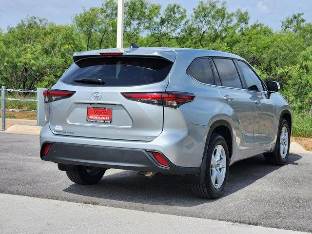 Used 2024 Silver Toyota LE Front-Wheel Drive image 7
