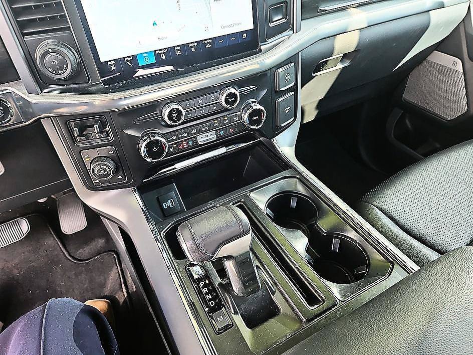 Used 2024 White Metallic Ford LARIAT image 22