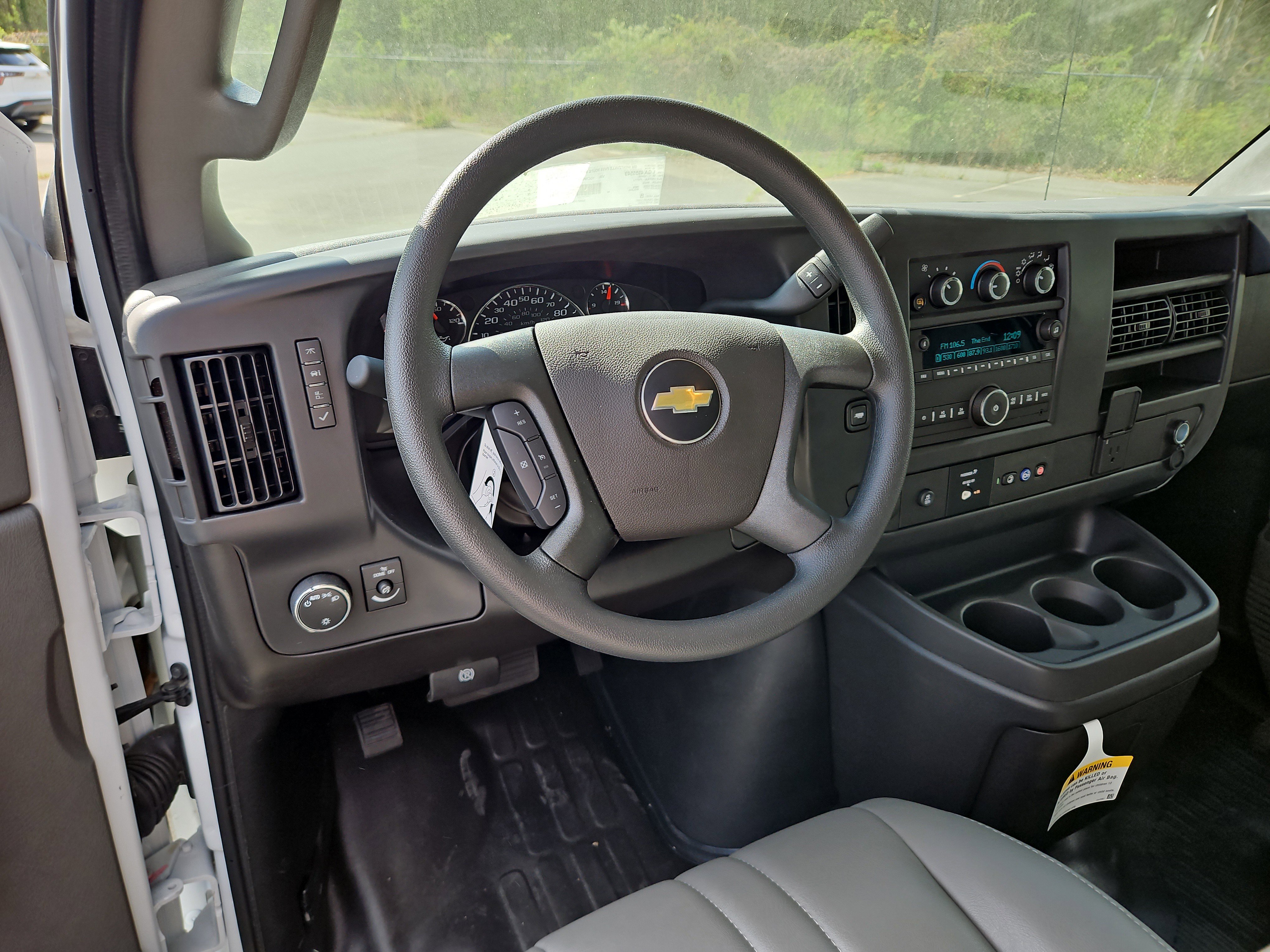 New 2025 Summit White Chevrolet WT image 11