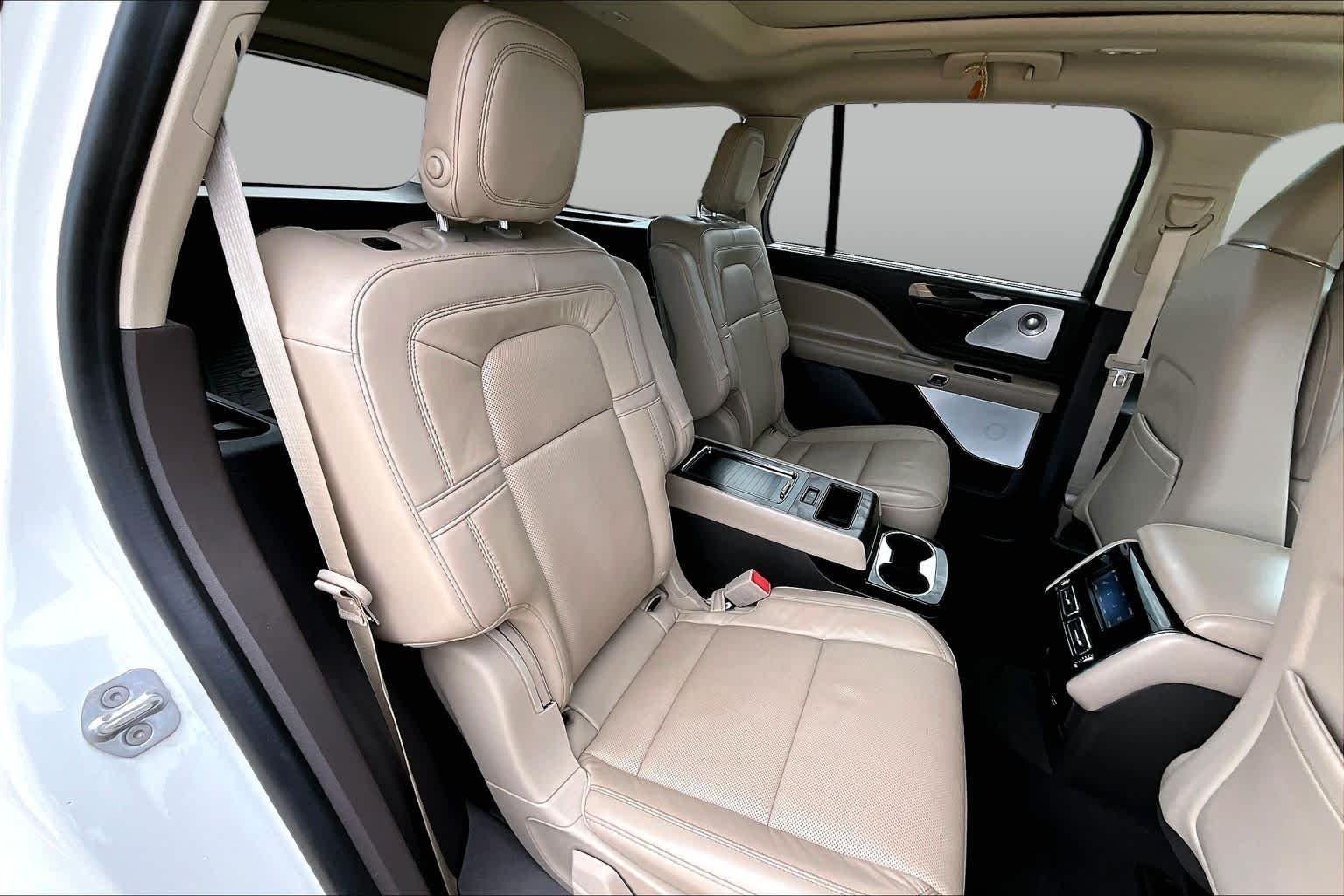 Used 2020 Pristine White Metallic Tri-Coat Lincoln Reserve image 20