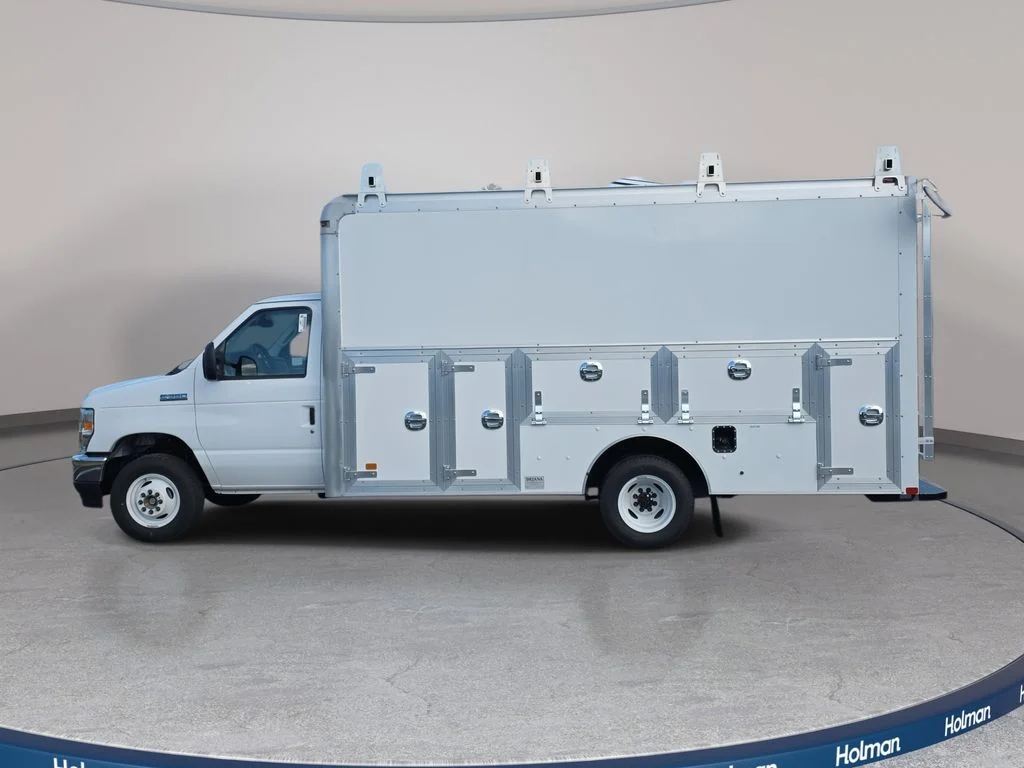 New 2026 Oxford White Ford Base image 8