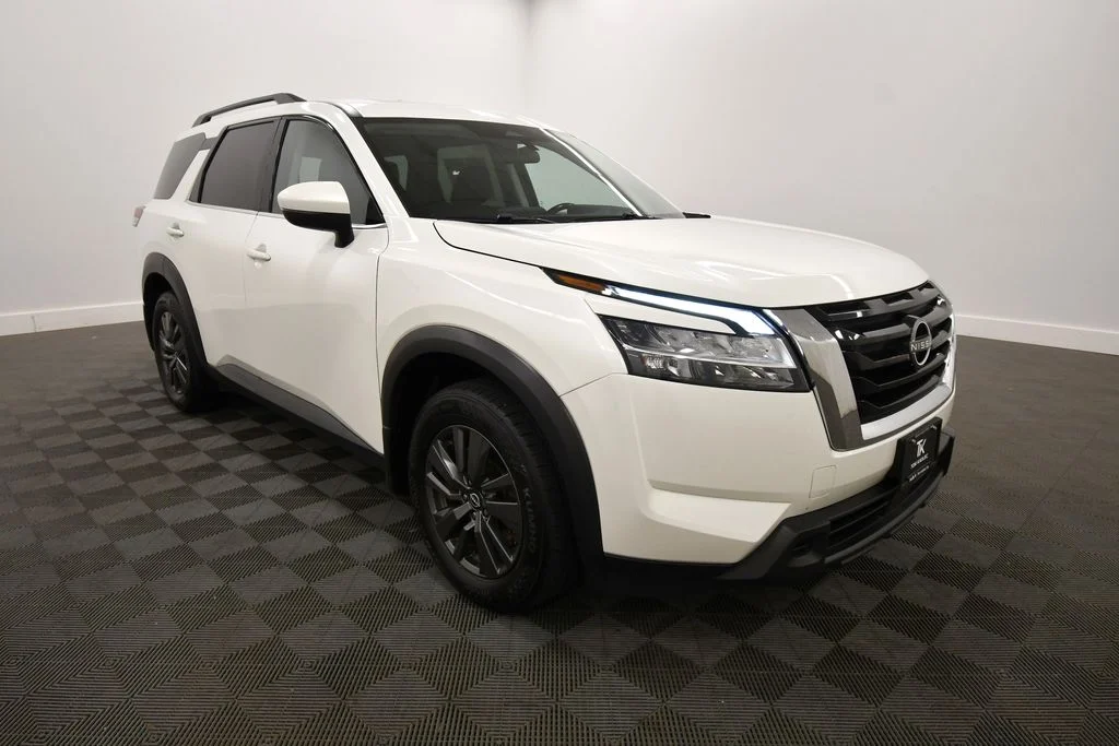 Used 2022 White Nissan SV image 10