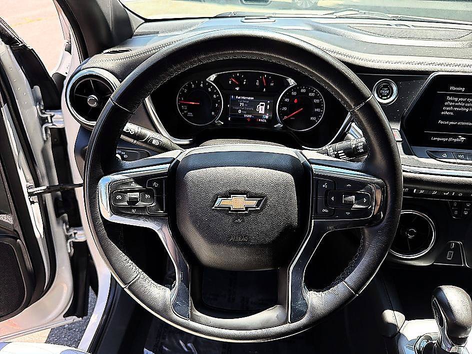 Used 2022 Iridescent Pearl Tricoat Chevrolet LT image 9