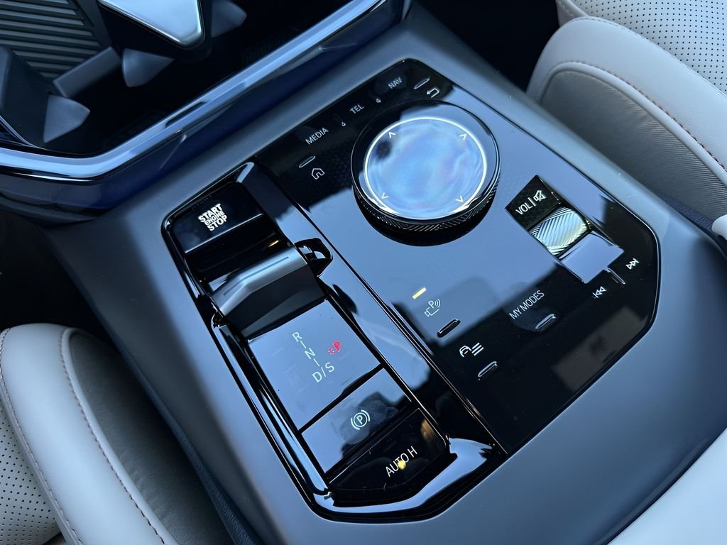 2026 BMW X3 30 - Photo 24