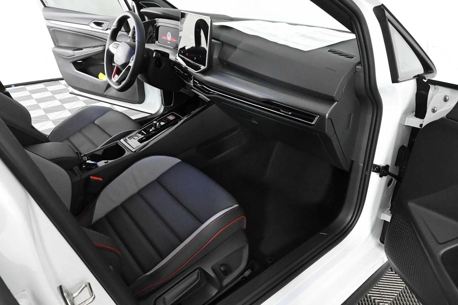 New 2026 Opal White Pearl Volkswagen SE image 10