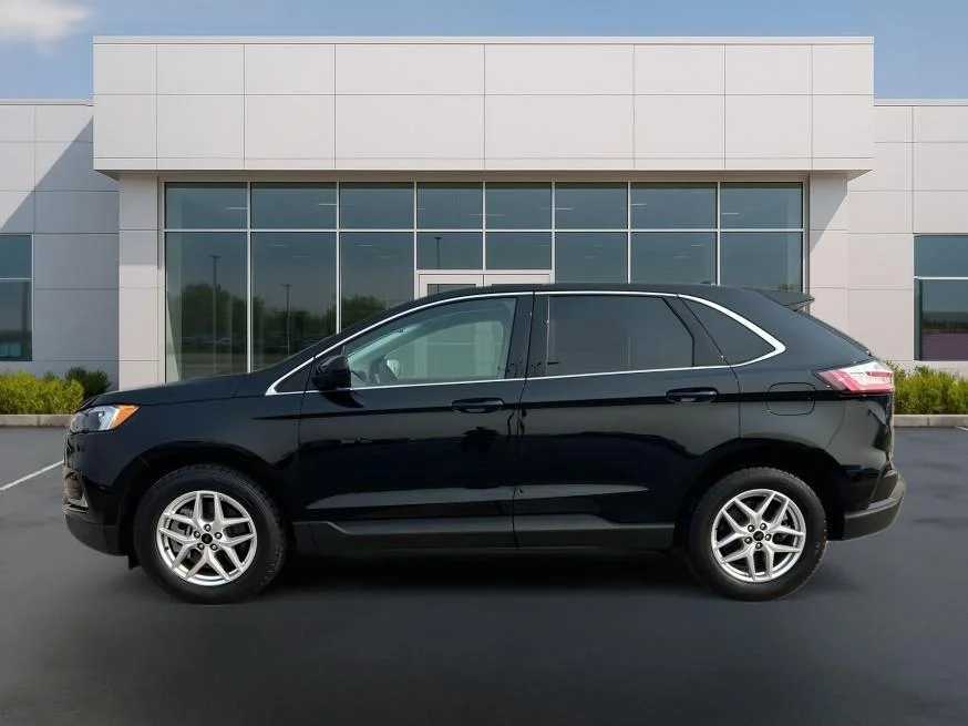 Used 2023 Agate Black Metallic Ford SEL image 5