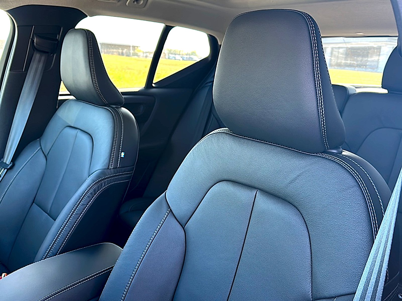 2026 Volvo XC40 Plus - Photo 11