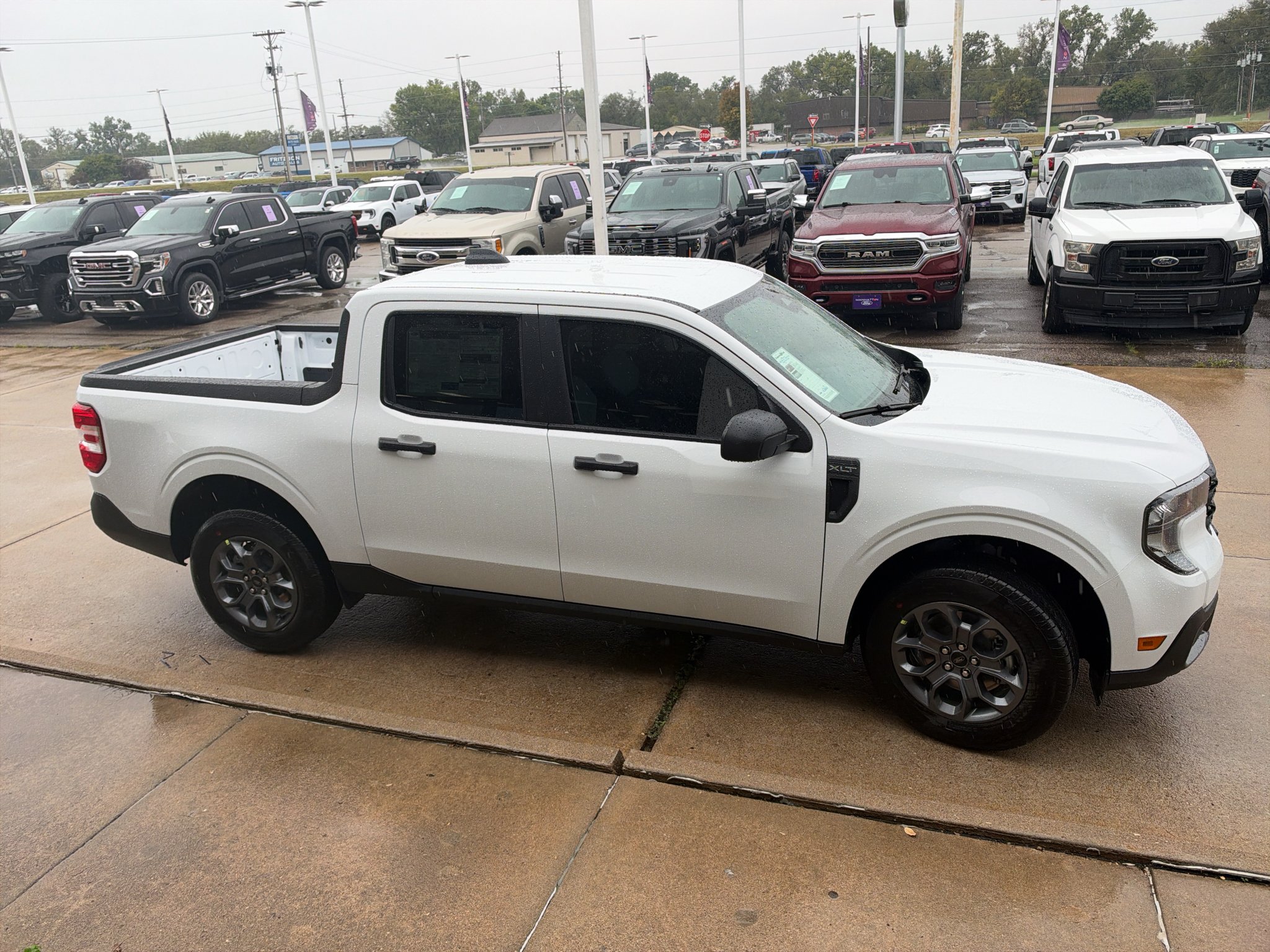 New 2026 Oxford White Ford XLT image 5