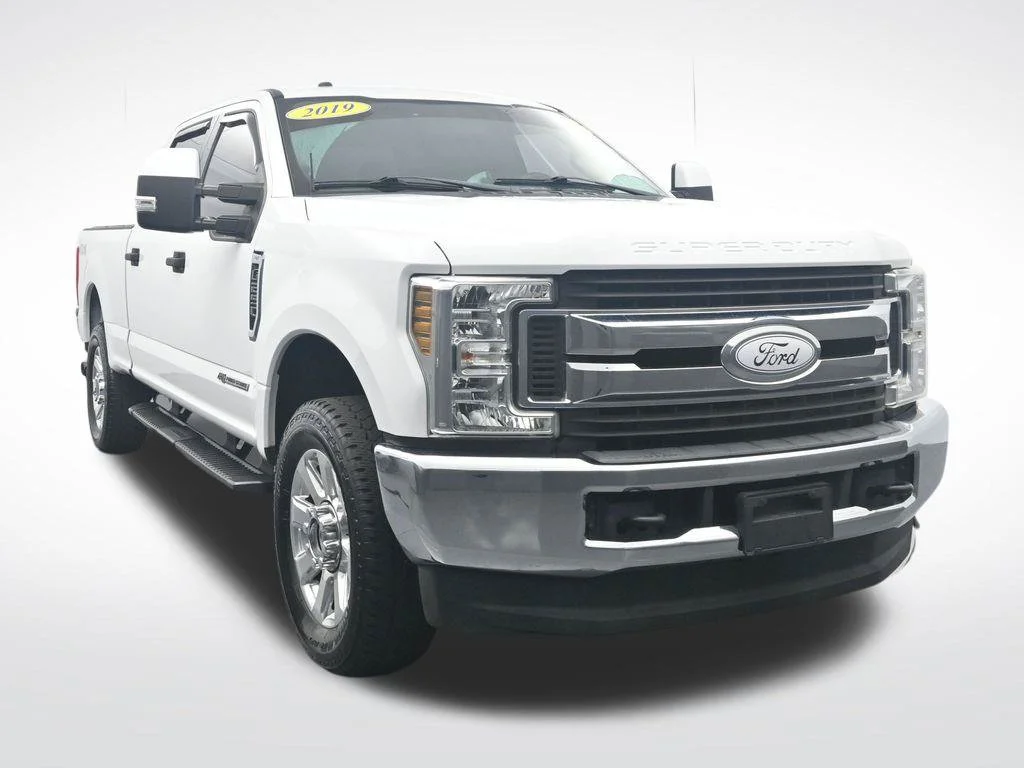 Used 2019 Oxford White Ford XLT image 3