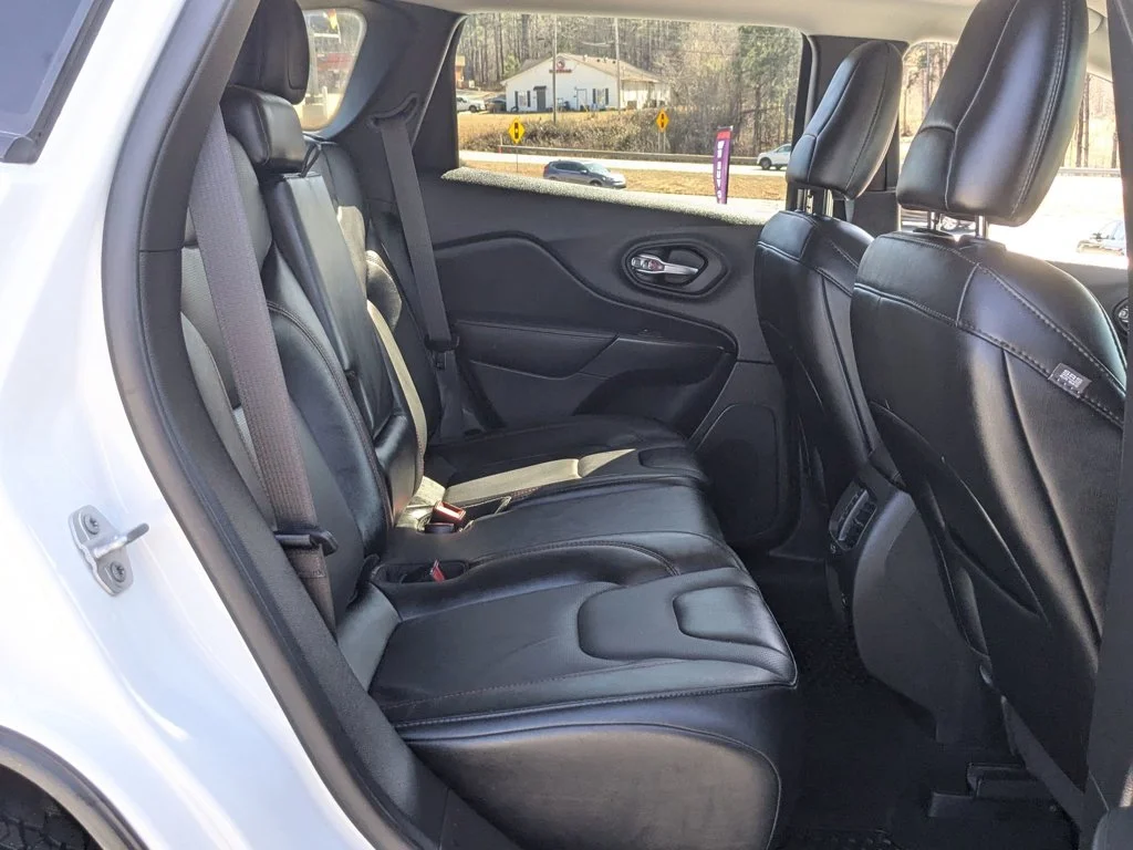 Used 2022 Bright White Clearcoat Jeep Trailhawk image 28