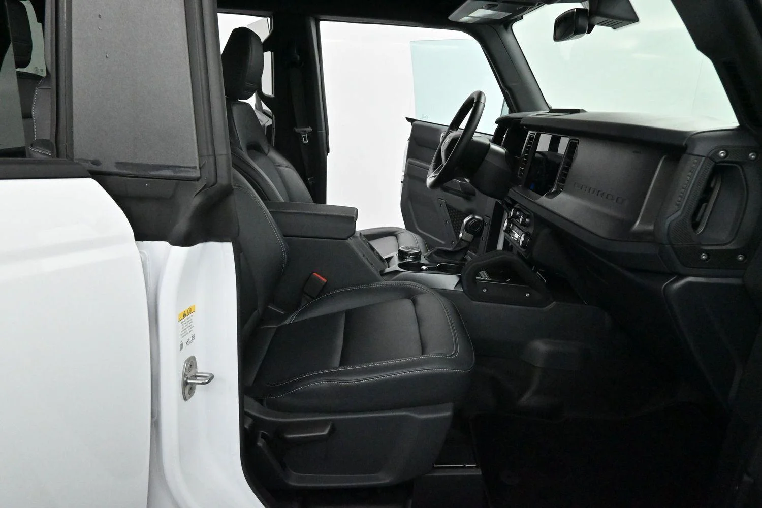 Used 2025 Oxford White Ford Badlands image 30