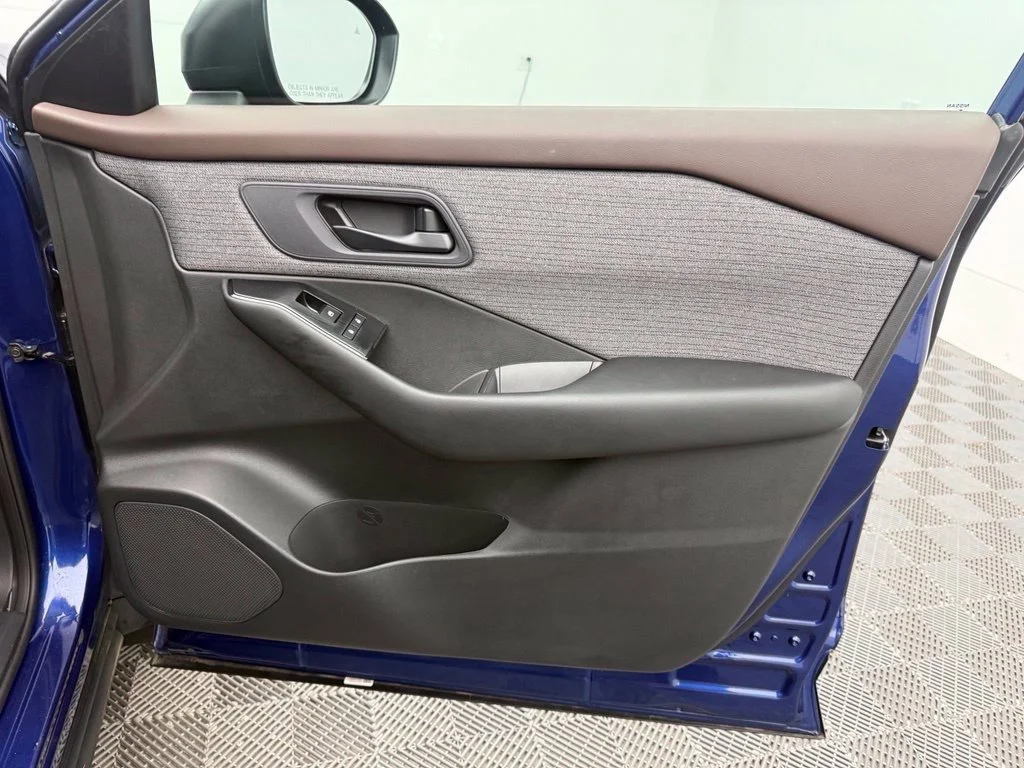 Used 2023 Blue Nissan S image 36