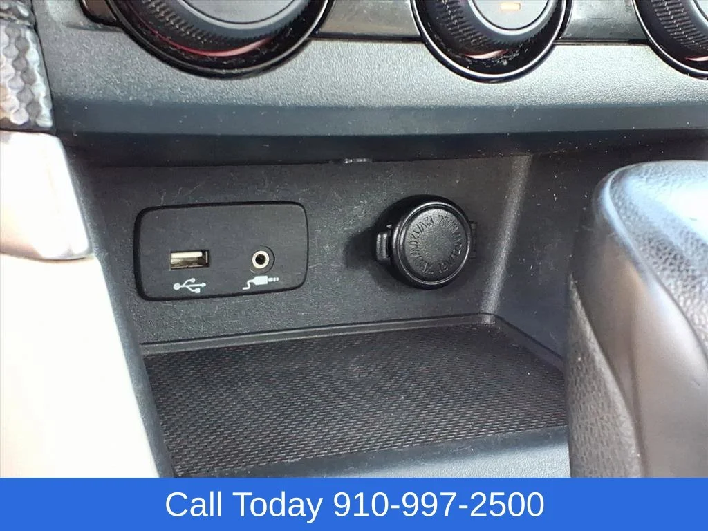 Used 2023 White Subaru  image 19