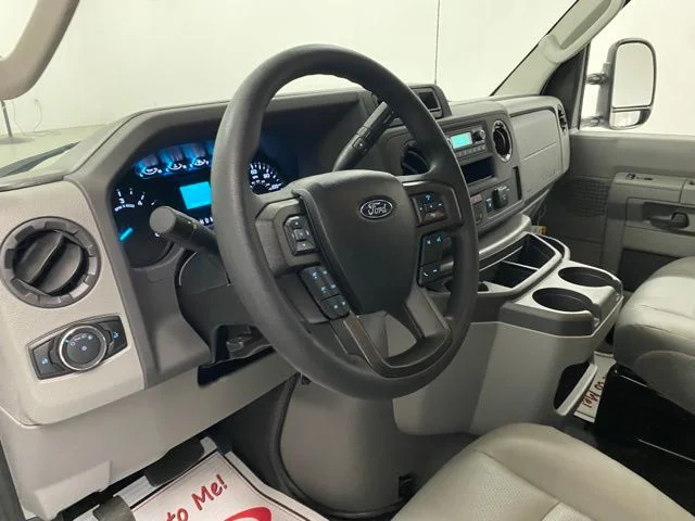 New 2025 Oxford White Ford E-350 SRW image 39