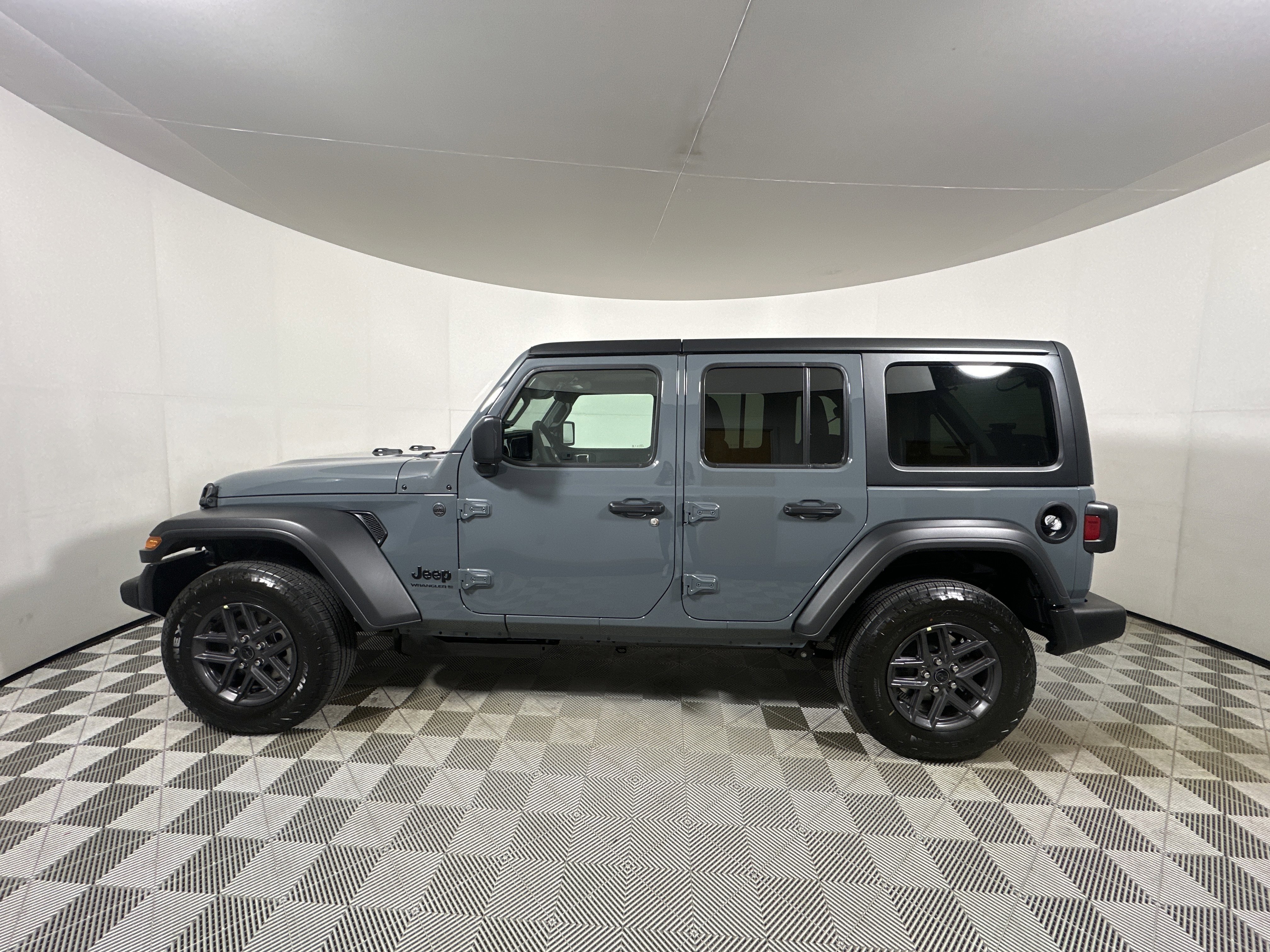 New 2026 Anvil Clear-Coat Exterior Paint Jeep Sport S image 4