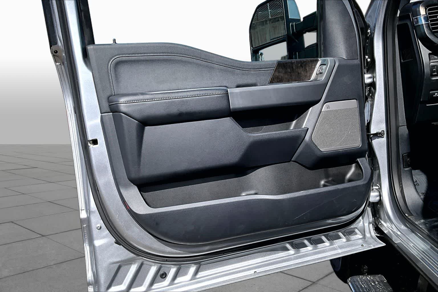 Used 2023 Iconic Silver Metallic Ford LARIAT image 19