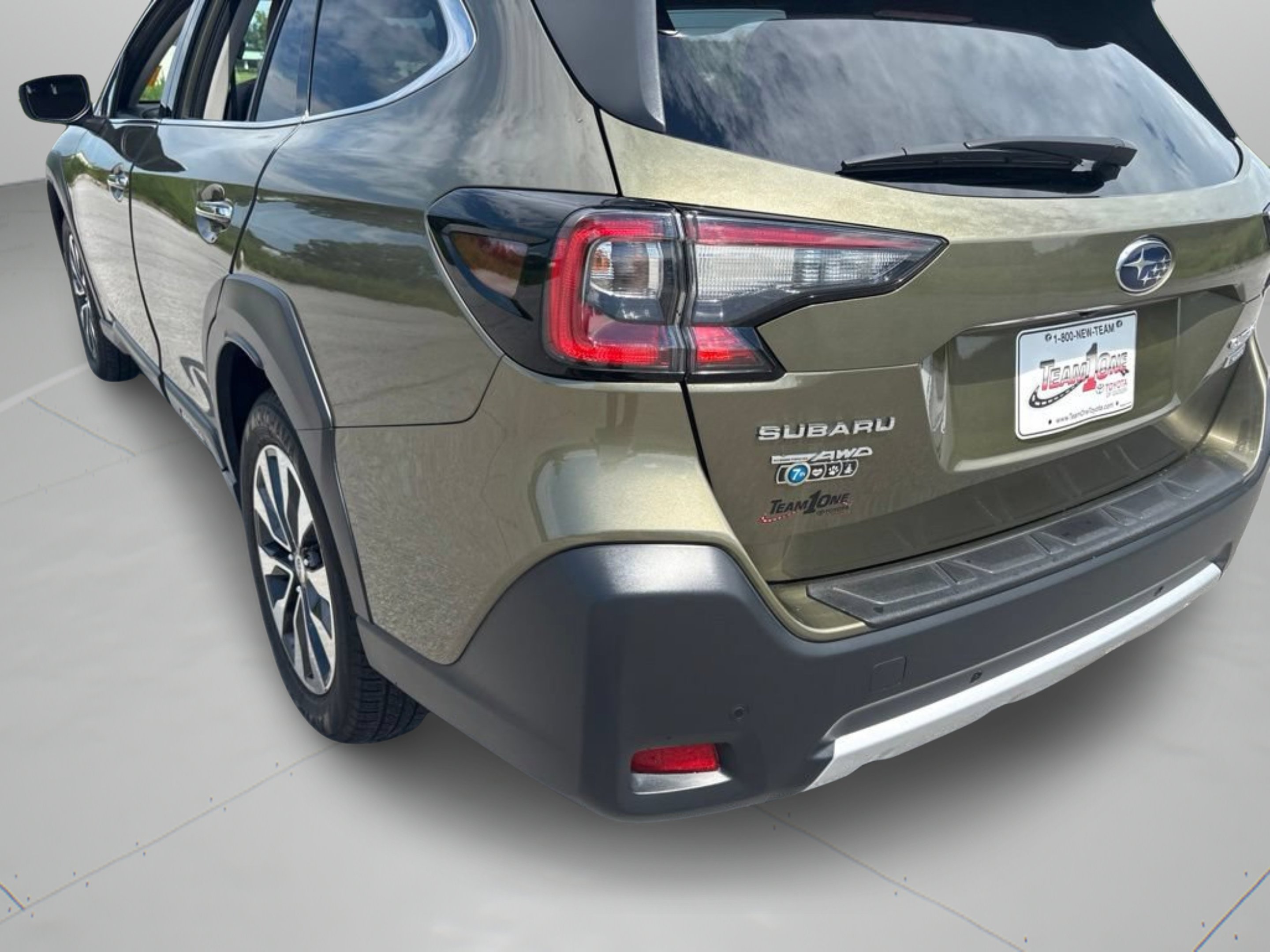 Used 2024 Autumn Green Metallic Subaru Touring image 29