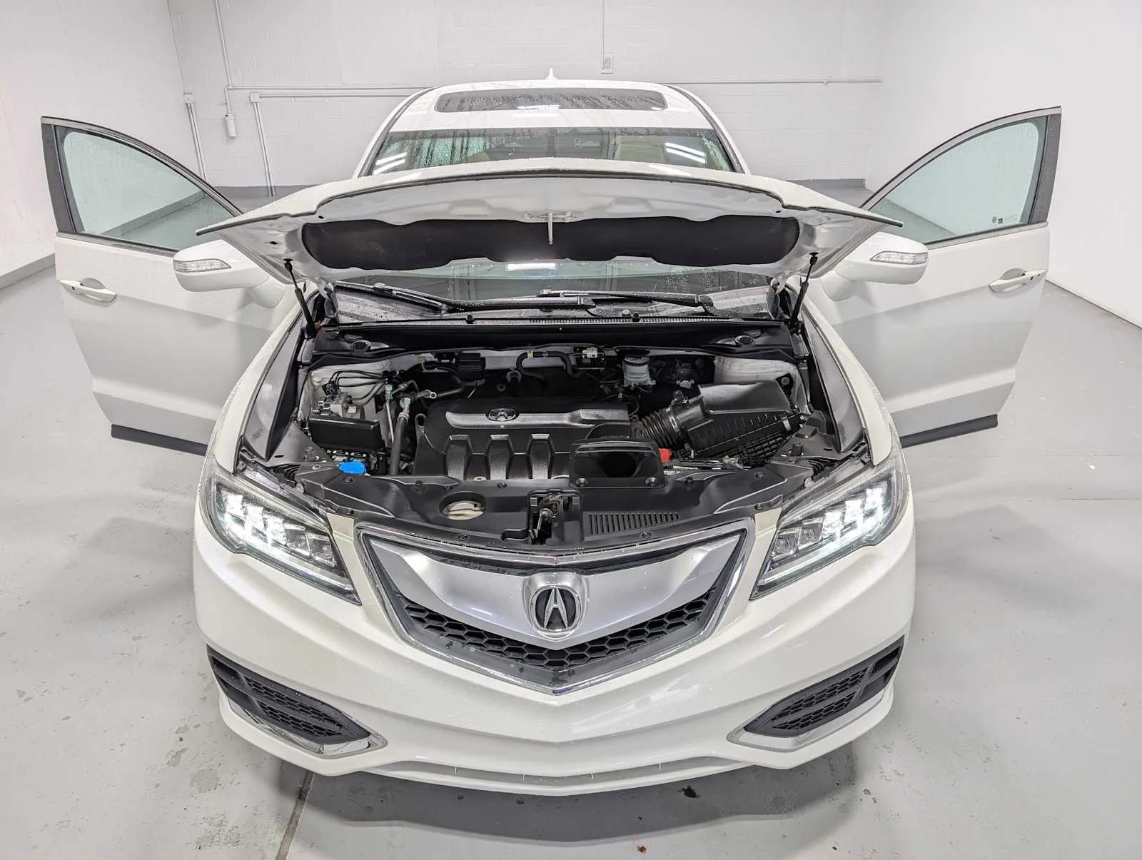 Used 2018 White Diamond Pearl Acura  image 13