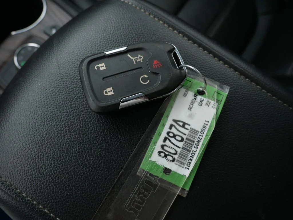 Used 2022 Red GMC Denali image 31