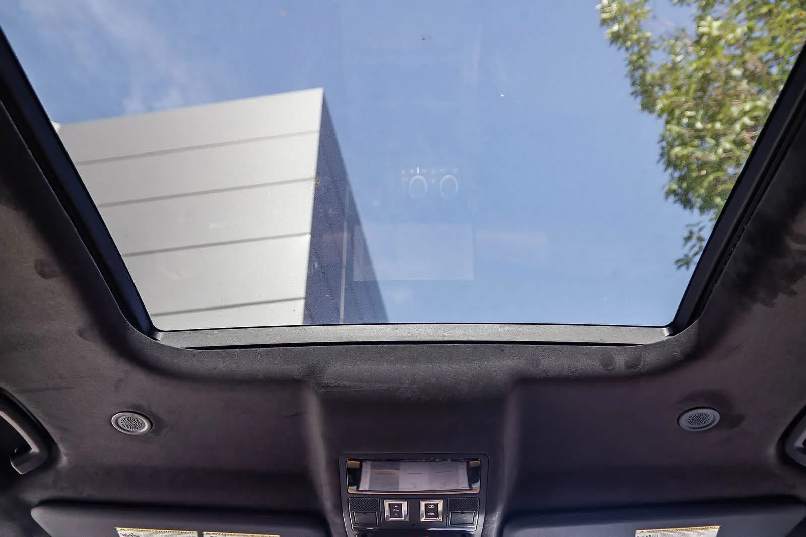 2026 Land Rover Defender V8 - Photo 11