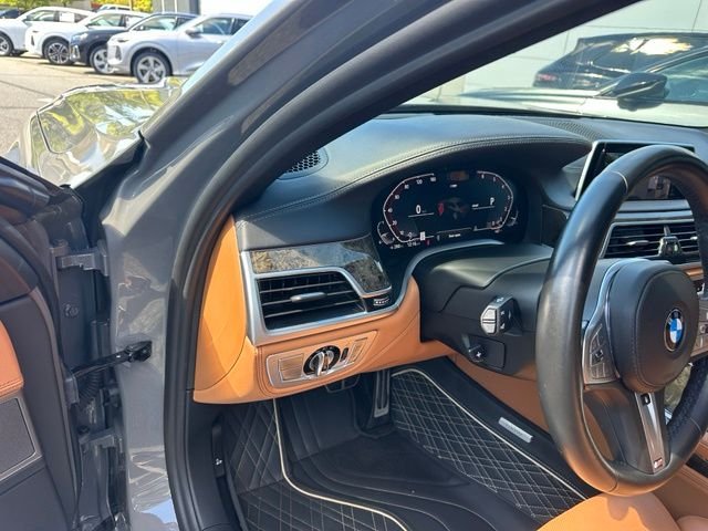 Used 2022 Gray BMW 750i xDrive image 14