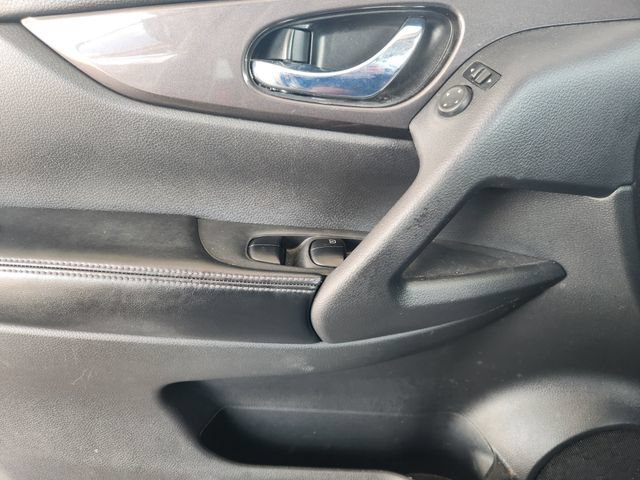 Used 2019 Gray Nissan SV image 21
