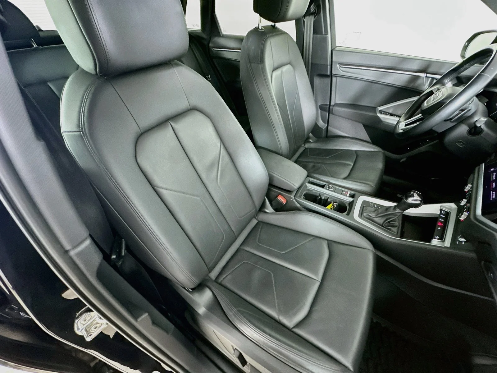 Used 2022 Black Audi  image 47