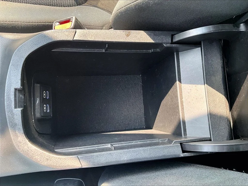 Used 2022 White Toyota LE image 33