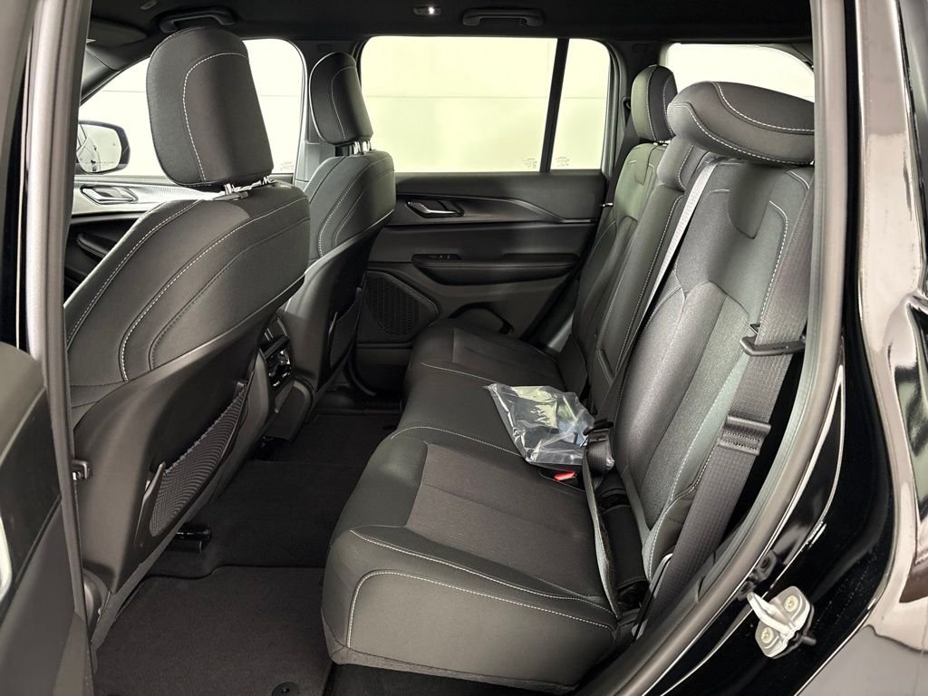 New 2026 Diamond Black Crystal Pearl-Coat Exterior Paint Jeep Laredo image 21