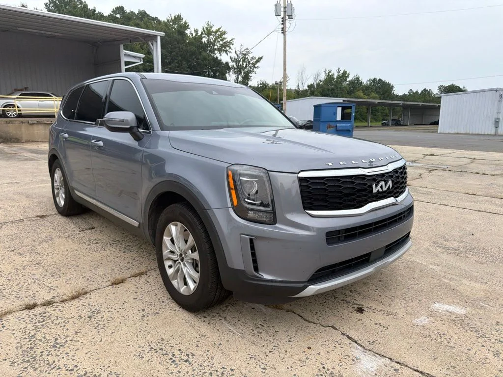 Used 2022 Silver Kia LX image 2
