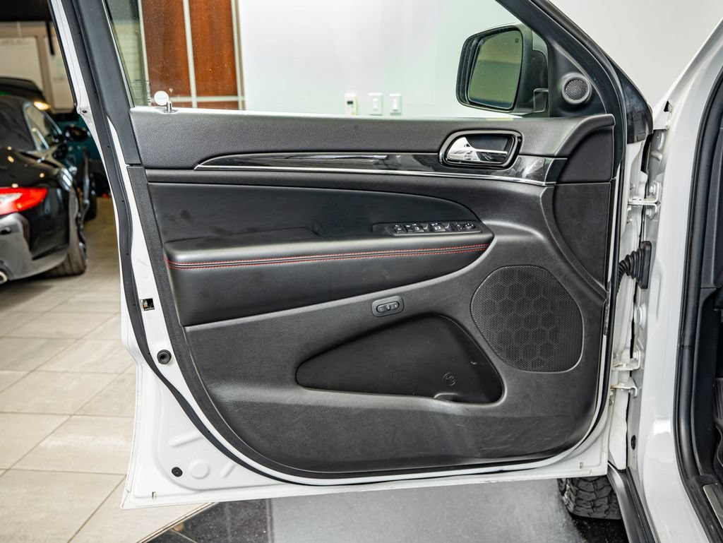 Used 2019 Bright White Clearcoat Jeep Trailhawk image 20