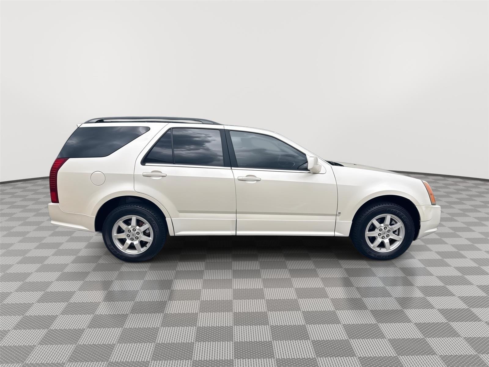 Used 2009 White Diamond Tricoat Cadillac AWD image 5
