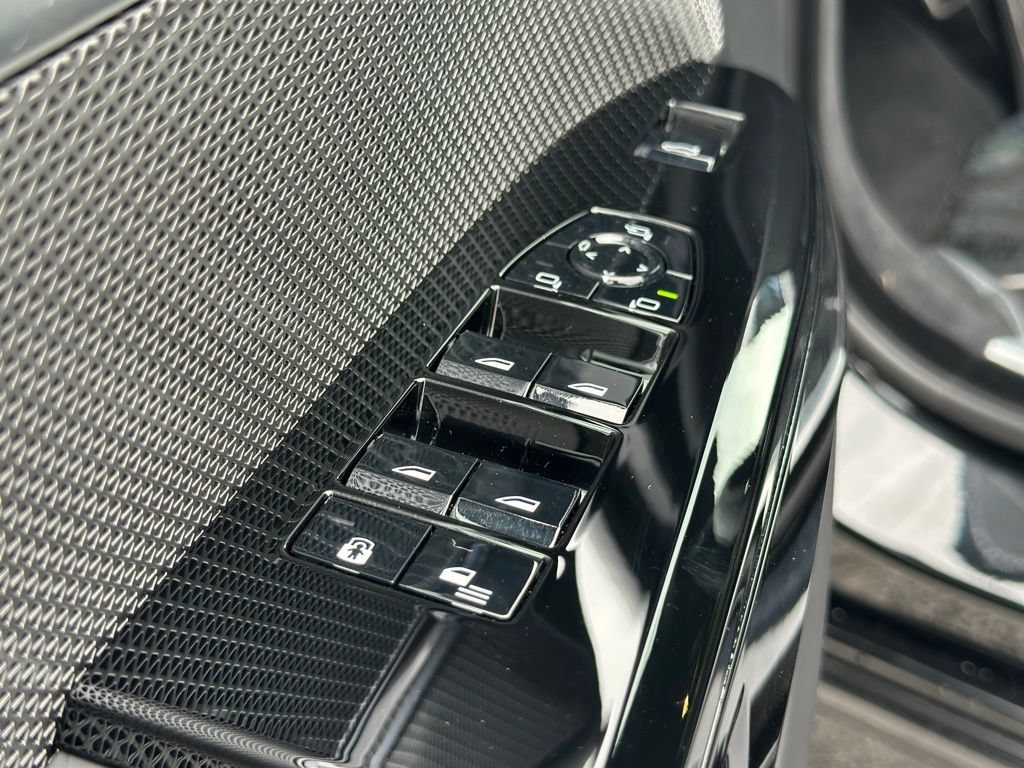 New 2026 Black Sapphire Metallic BMW 740i xDrive image 19