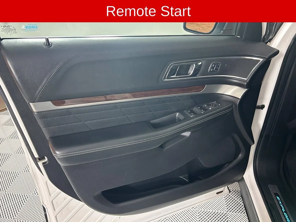 Used 2017 White Platinum Clearcoat Metallic Ford Platinum image 10