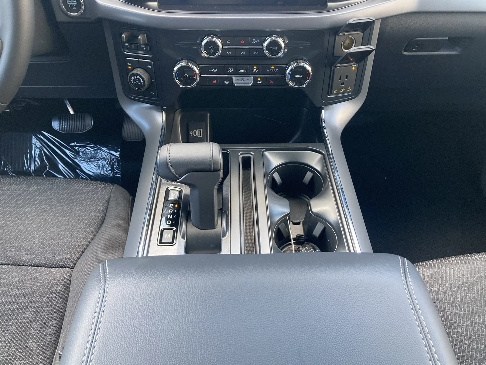 New 2026 Oxford White Ford XLT image 22