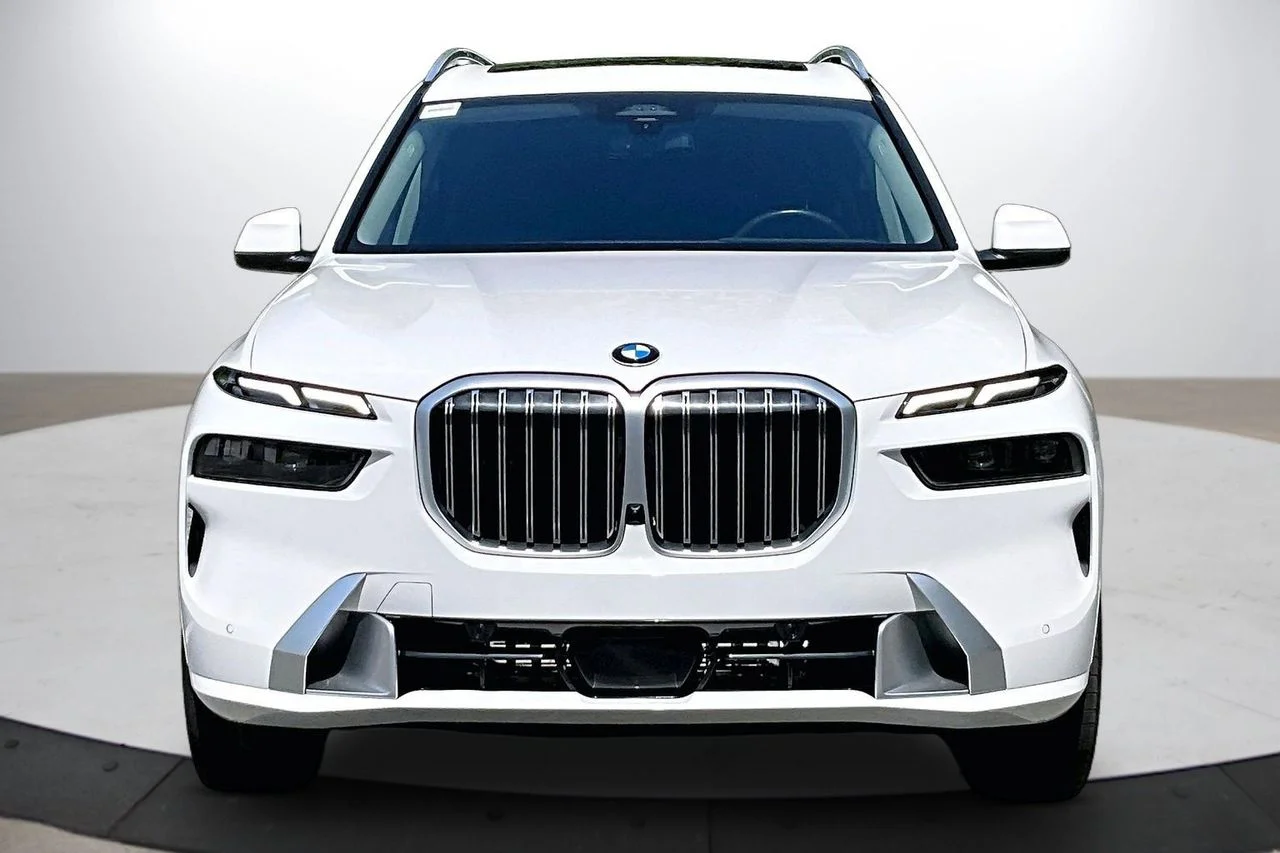 Used 2023 White BMW xDrive40i image 3