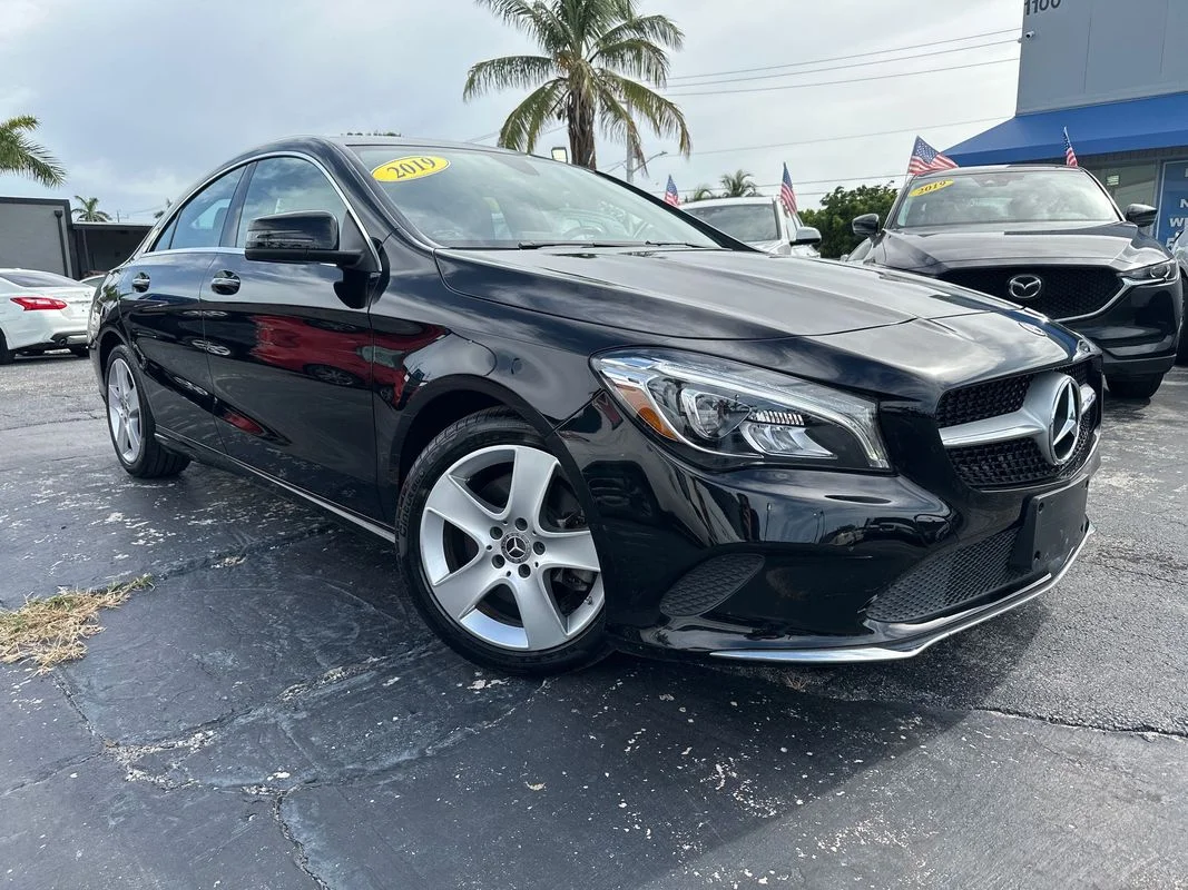 Used 2019 Black Mercedes-Benz 4MATIC® image 3