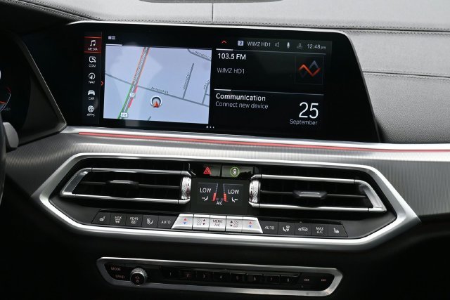 Used 2022 White BMW sDrive40i image 21