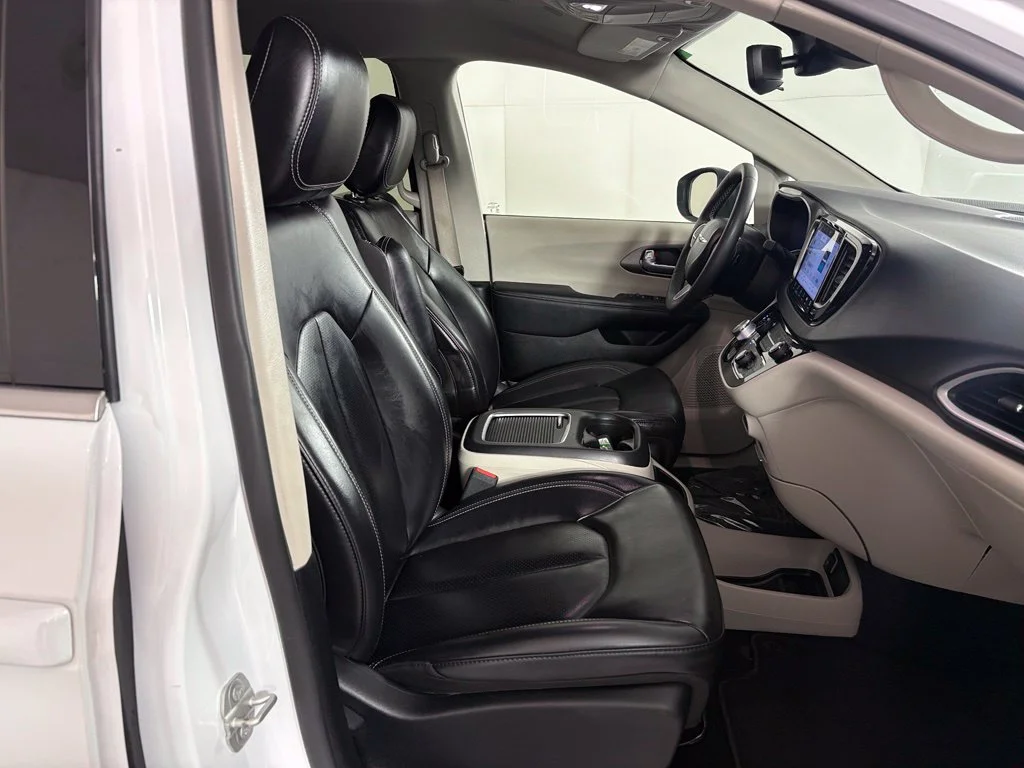 Used 2023 White Chrysler Touring L image 43
