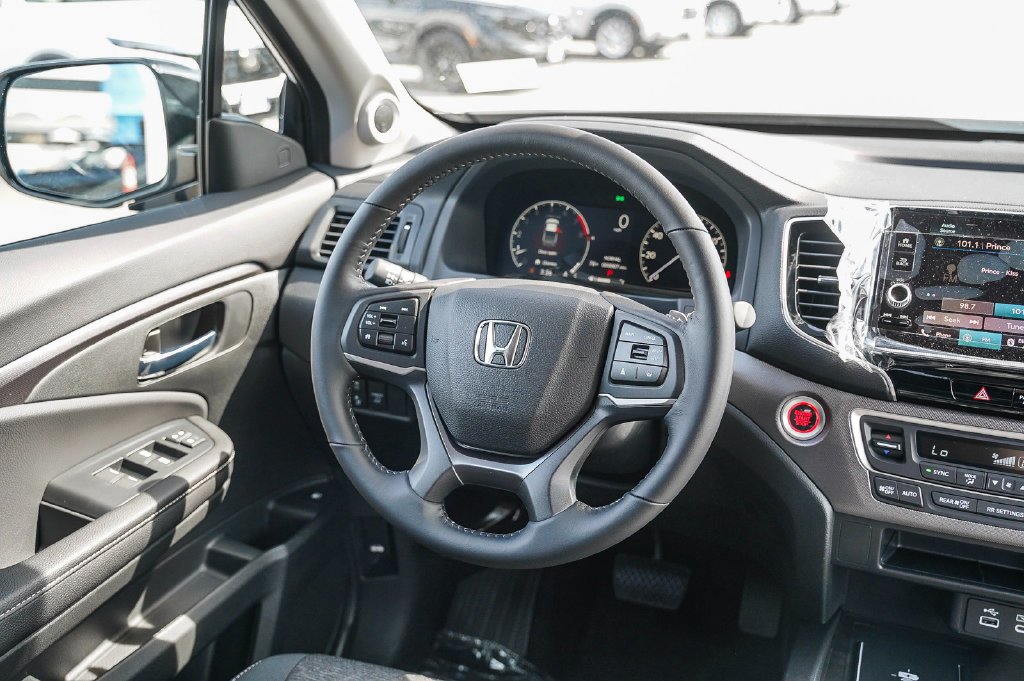 2025 Honda Ridgeline Sport - Photo 31