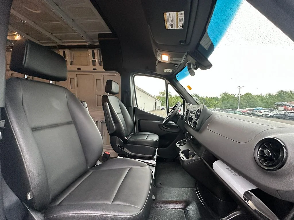 Used 2022  Mercedes-Benz Cargo Van 144 in. WB image 21