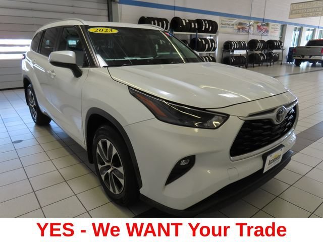 Used 2023 White Toyota XLE image 17