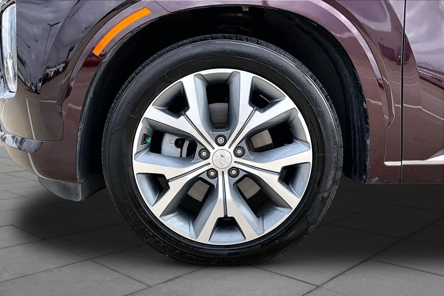Used 2021 Sierra Burgundy Hyundai Limited image 18