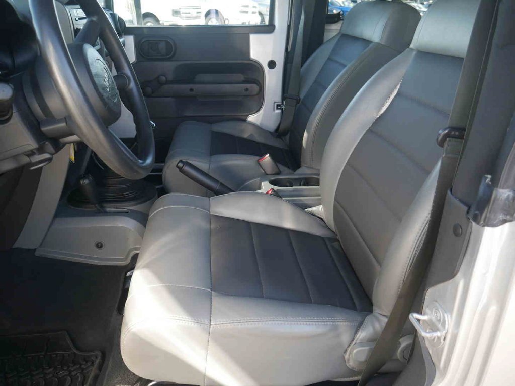 Used 2008 Silver Jeep X image 18