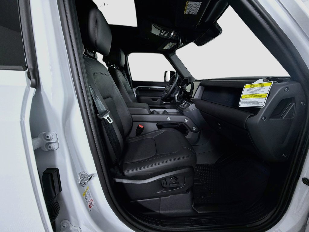 New 2026 Fuji White Land Rover X-Dynamic SE image 31