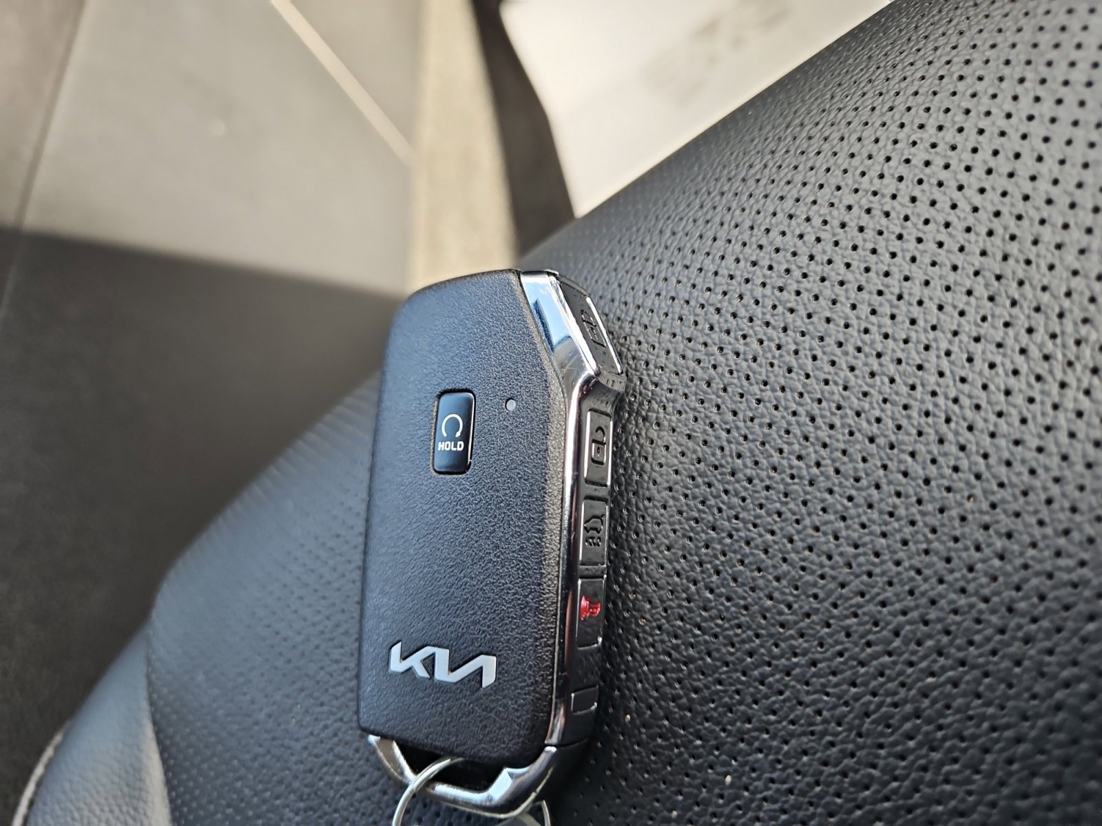 Used 2024 Wolf Gray Kia SX image 28