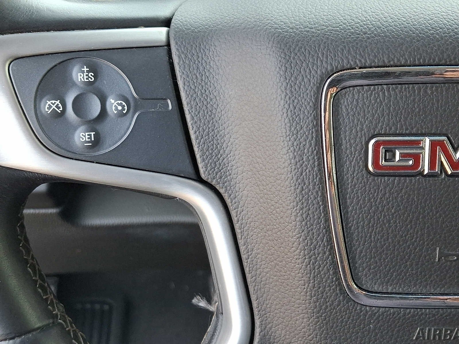 Used 2019 Summit White GMC SLE image 21